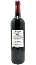 Carica l'immagine nel visualizzatore di Gallery, vin du sud ouest pays basque français south west wine bio biodynamie nature natural naturel organic thérèse et michel riouspeyrous cépage tannat cabernet franc petit manseng gros manseng petit courbu irouléguy  Haitza Iroulegy Domaine Arretxea
