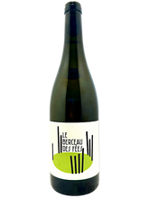 Load image into Gallery viewer, vin de loire vallée de la loire valley organic bio biodynamie chenin domaine aux moines hype famous célèbre savennières Le berceau des fées Vin de France Tessa Laroche
